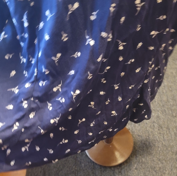 NWOT.. Isaac Mizrahi Ditsy Floral Printed Knit Top - Picture 6 of 10